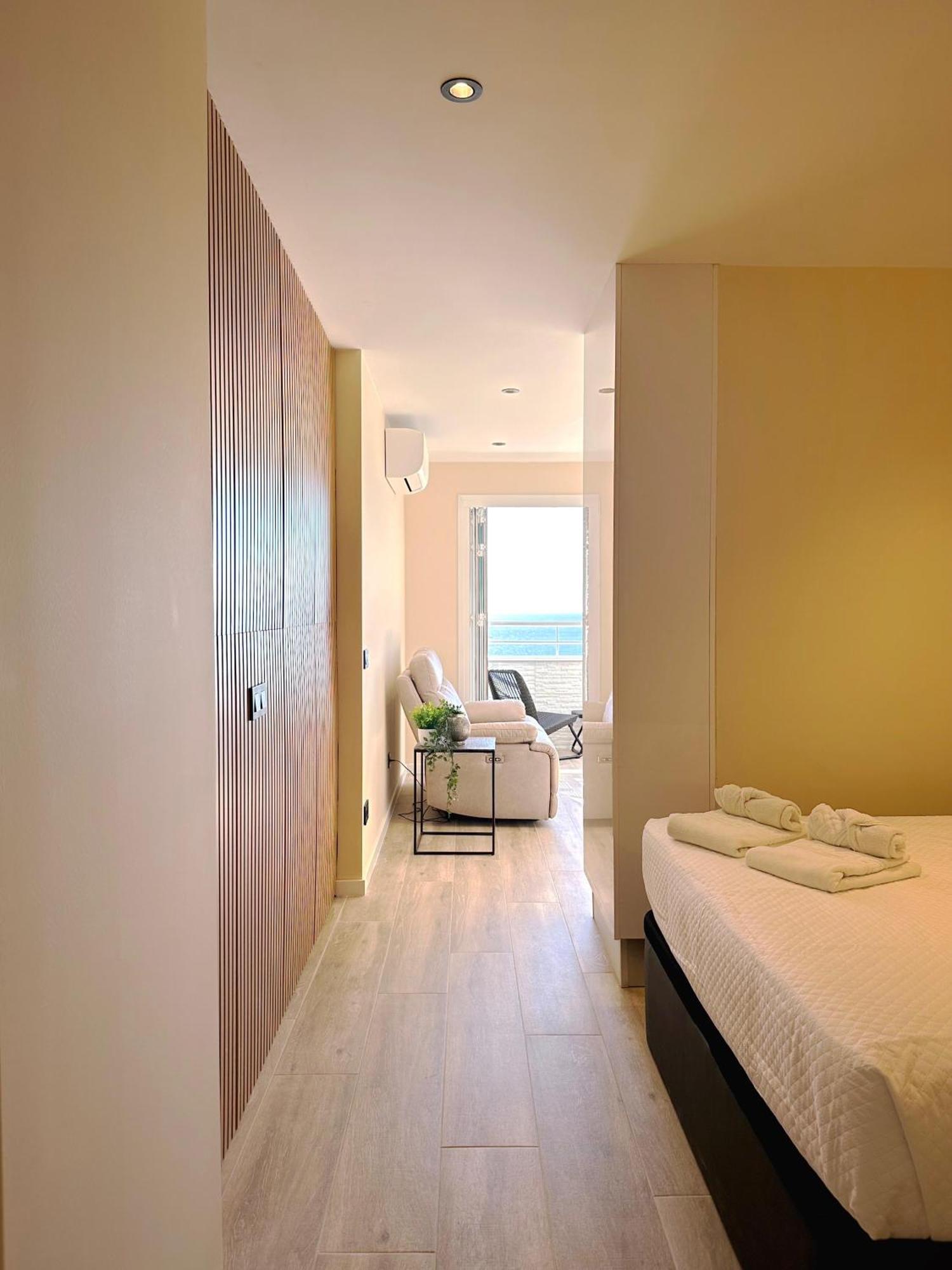 Penthouse On The Beach เอมปูเรียบราบา ภายนอก รูปภาพ